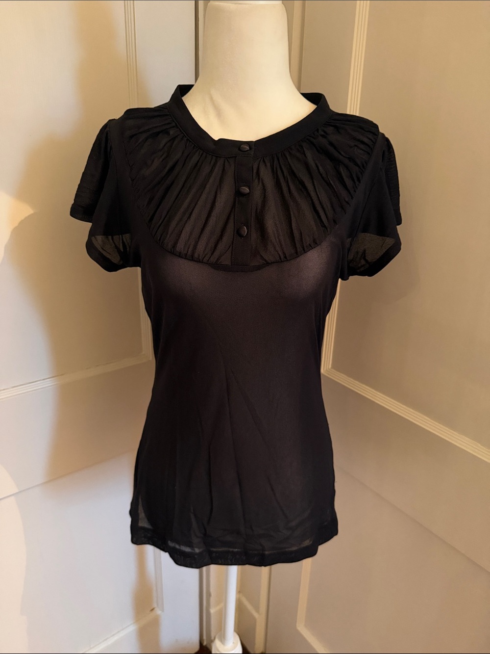 Women’s The Limited Black Pleated Yoke Short Ruffle Sleeve Top Medium